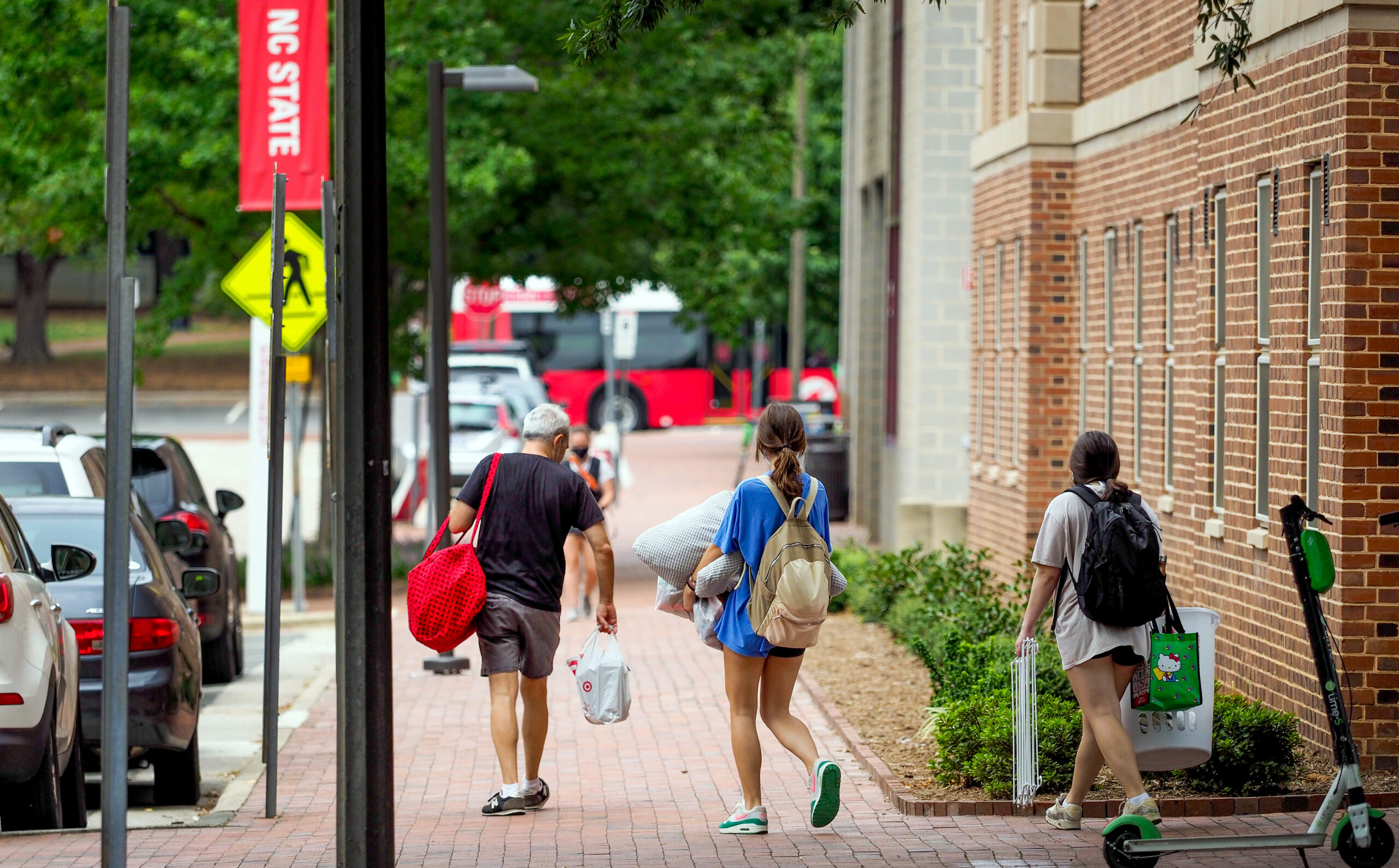Students moving out of residence halls